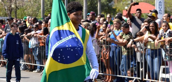 Desfile cívico militar celebra os 201 anos da Independência do Brasil