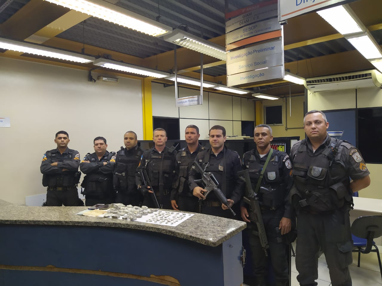 Policiais receberam denúncia de tráfico de drogas e foram ao local - Foto: Divulgação 