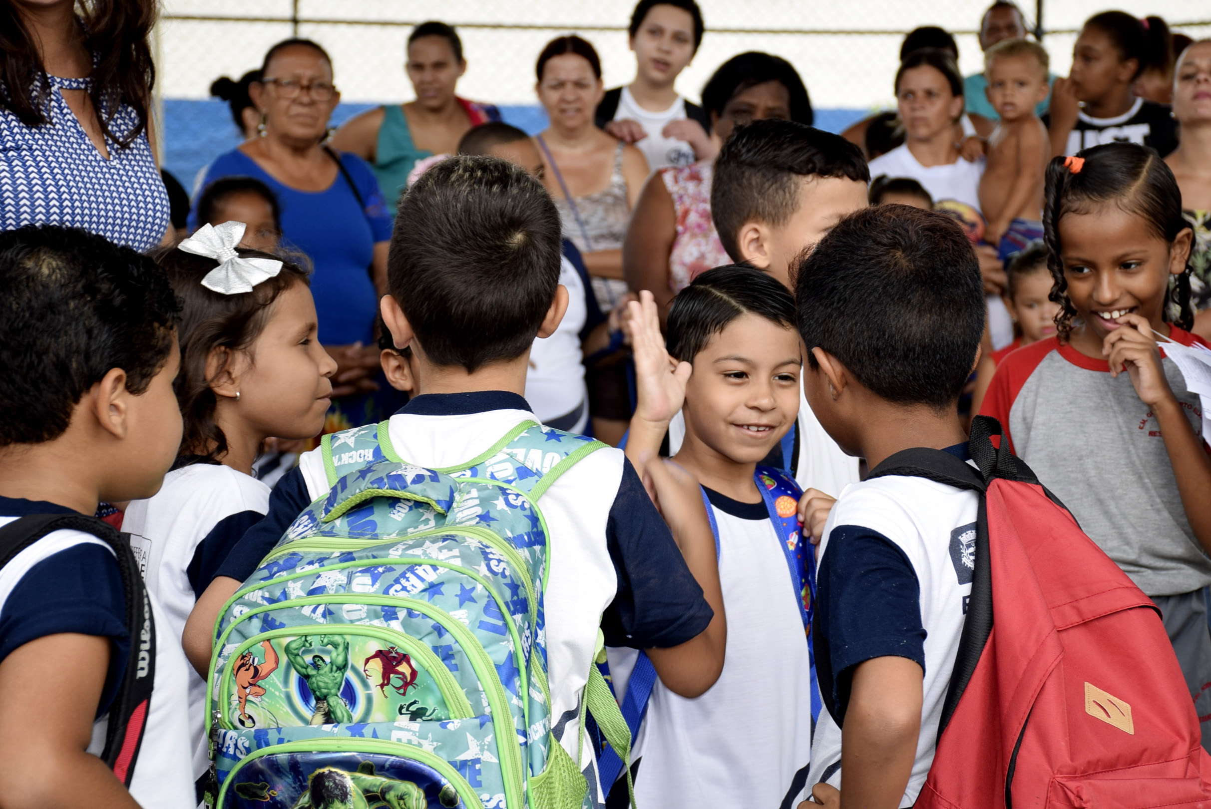 Alunos recebem novos uniformes – Jornal da Cidade