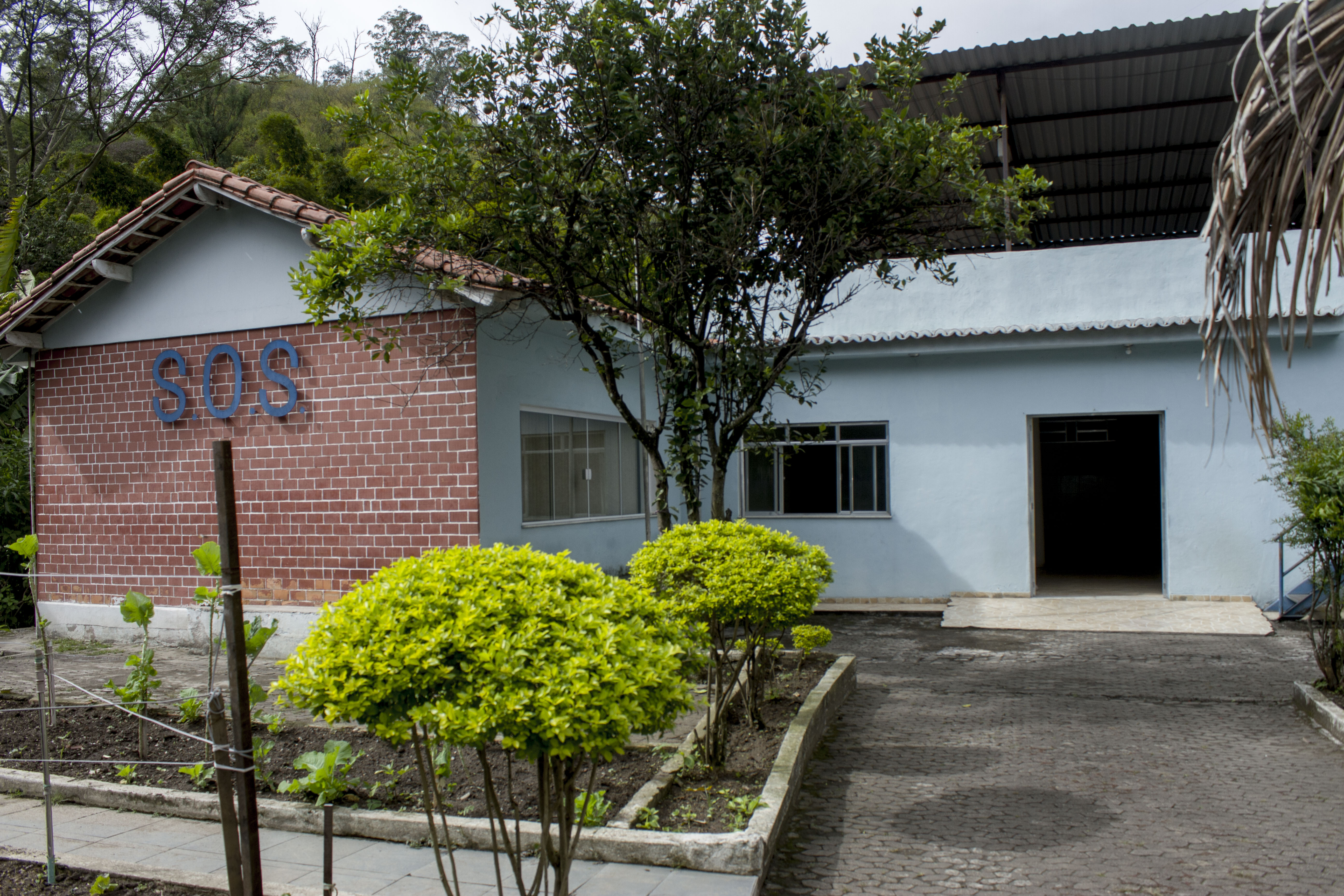 Employee Relief Fund FAQs: Portuguese, image size:5184x3456