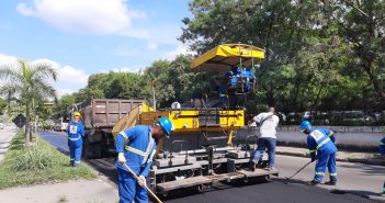 Nova pavimentação em Volta Redonda avança na Via Sérgio Braga pelo bairro Conforto