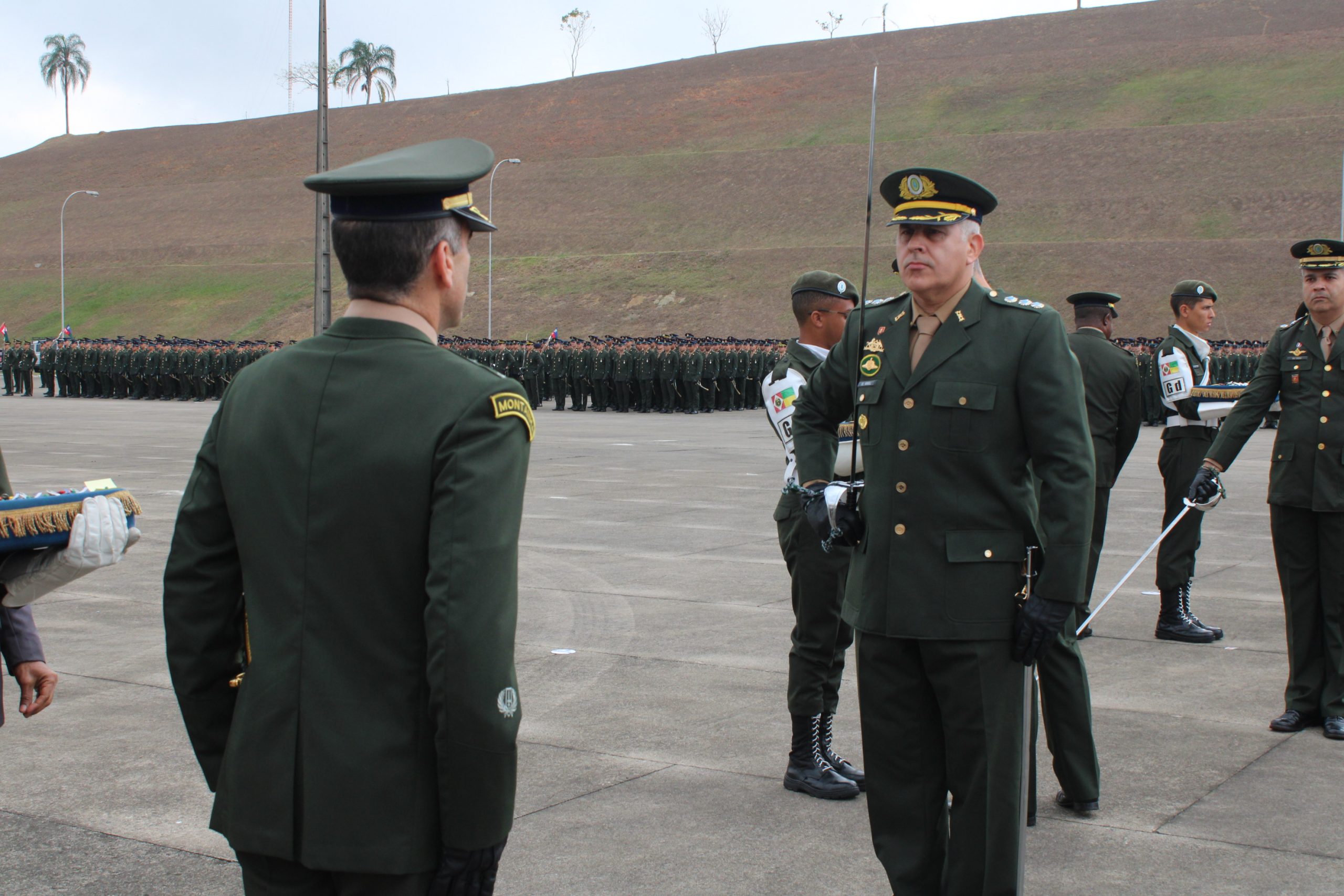 Banda Sinfônica do Exército faz concerto em homenagem ao Dia do Soldado