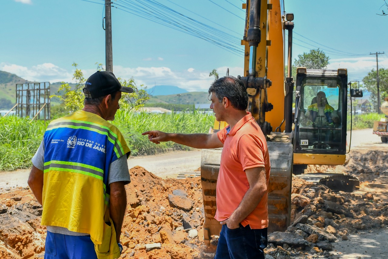 Prefeito Acompanha Obras De Revitalização Da Avenida Renato Monteiro Em Porto Real A Voz Da Cidade 6562