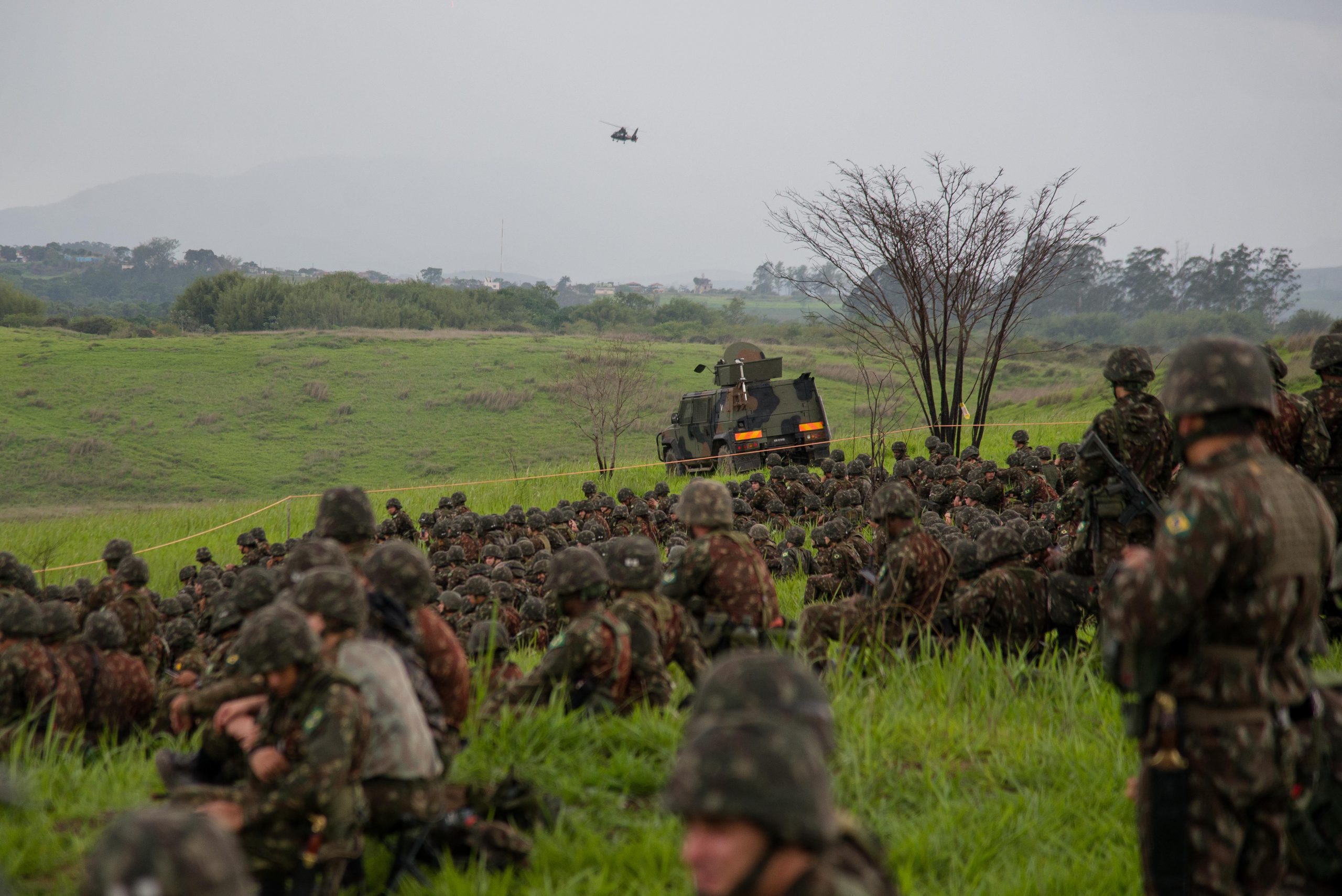 Exército intensifica presença de militares e armamento na