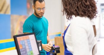No mês do cliente consumidores devem ter cuidado ao aproveitar promoções