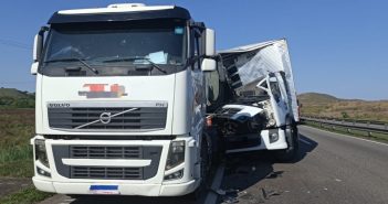 Homem de 30 anos morre após colisão entre caminhões em Porto Real