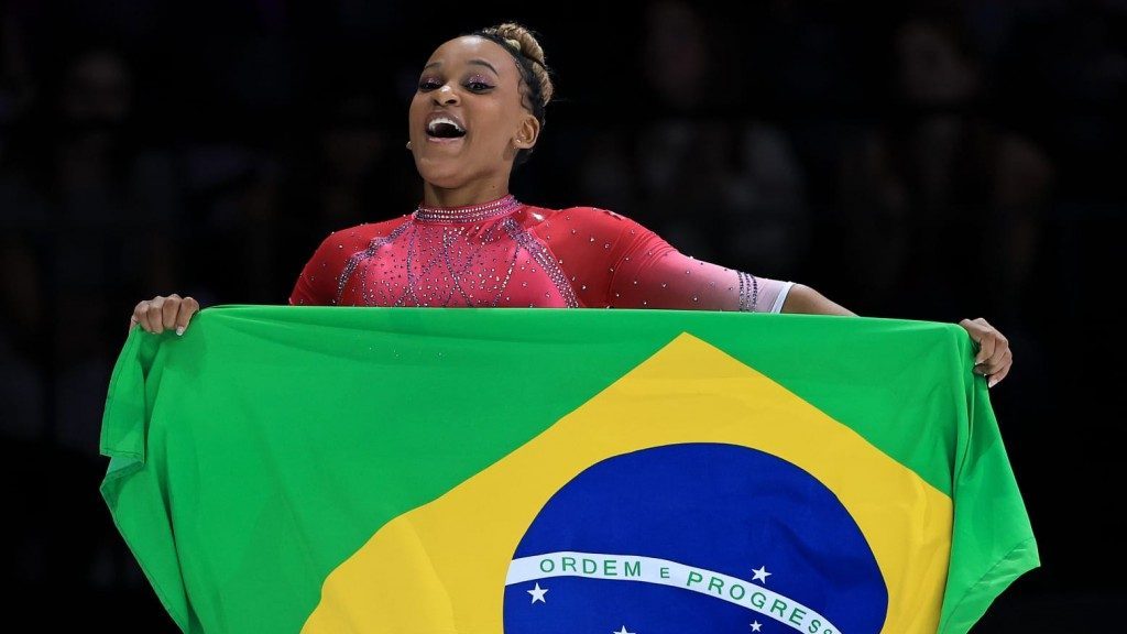 Rebeca Andrade supera Simone Biles e conquista o ouro no salto no