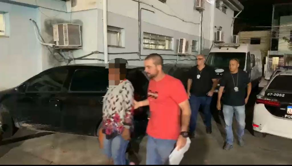 Mulher é Presa Em Volta Redonda Suspeita De Matar O Marido Com Um Golpe De Faca No Coração A 7221