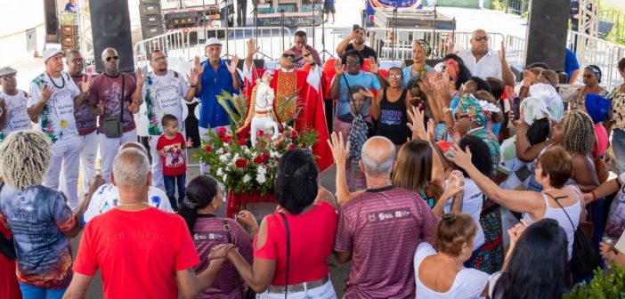 Procissão em homenagem a São Jorge reúne fiéis em Barra Mansa