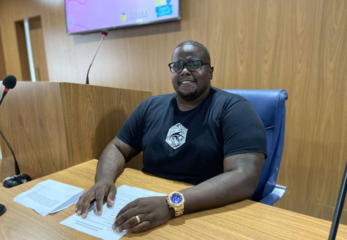 20.cf.res.polÍtica.vereador pede a implantação.divulgaÇÃocmr