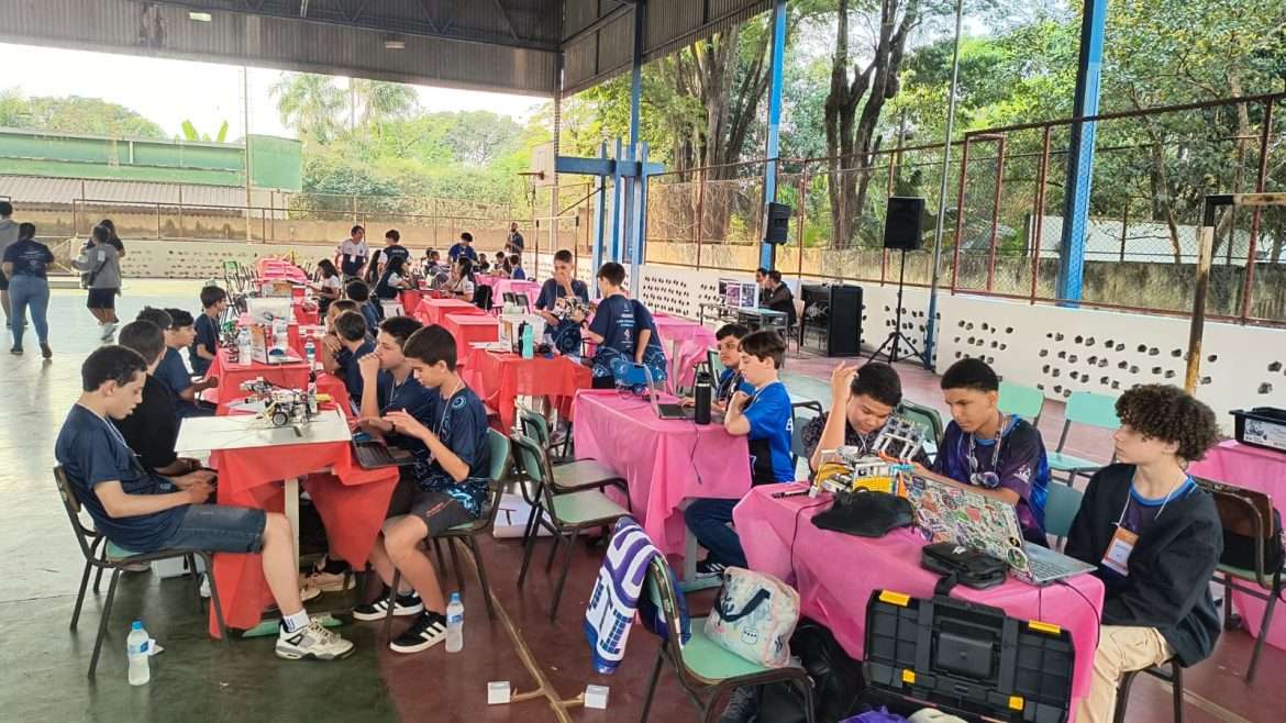 equipe de robótica do colégio joão xxiii, em volta redonda, é vice campeão na olimpíada brasileira de robótica 2024 divulgação secom11