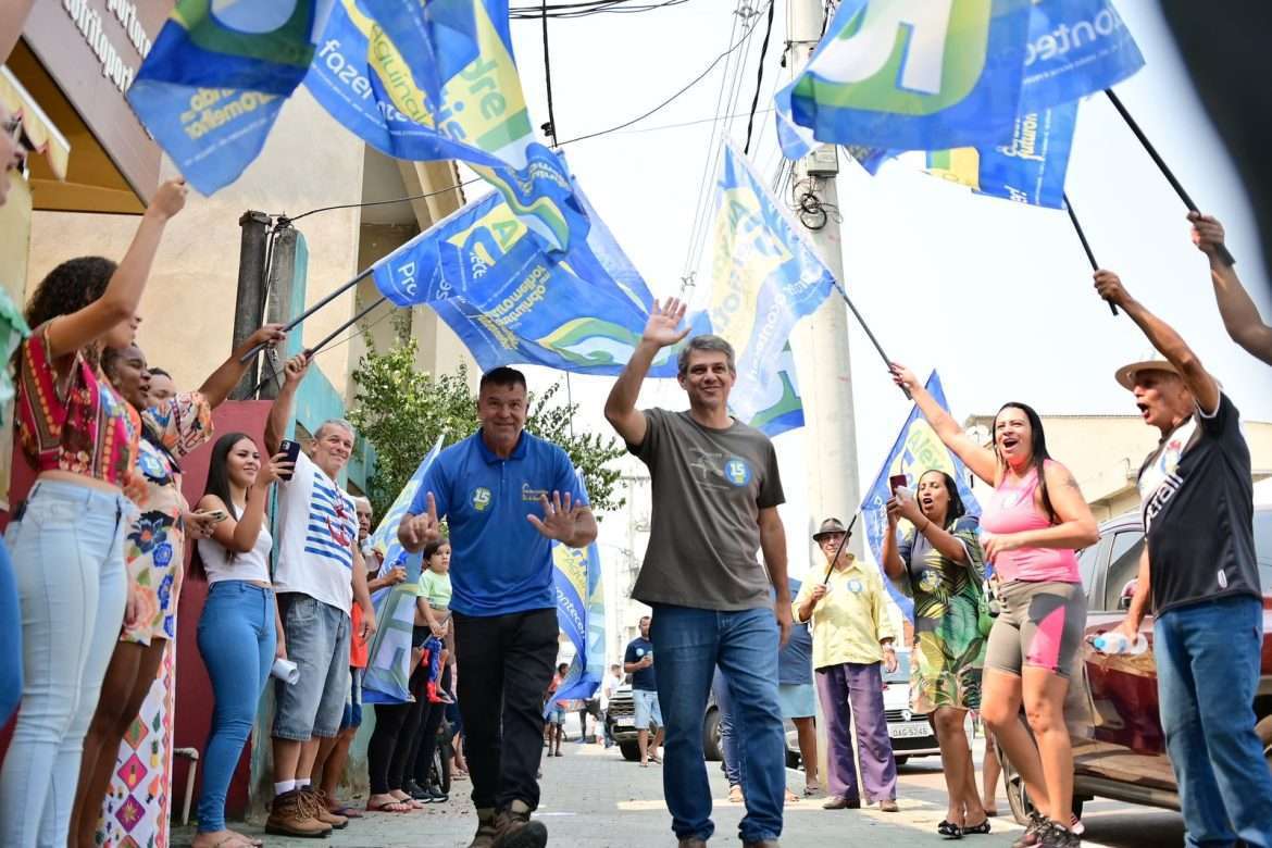 polÍtica 16 adesivaço lança campanha de reeleição de alexandre serfiotis em porto real fábio sabino
