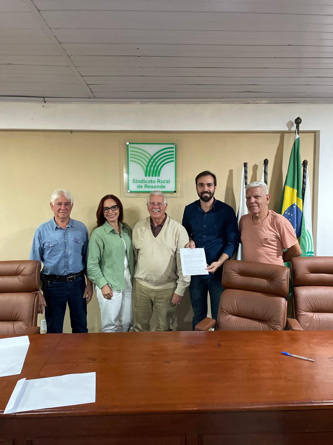 renan marassi assina termo de compromisso no sindicato rural