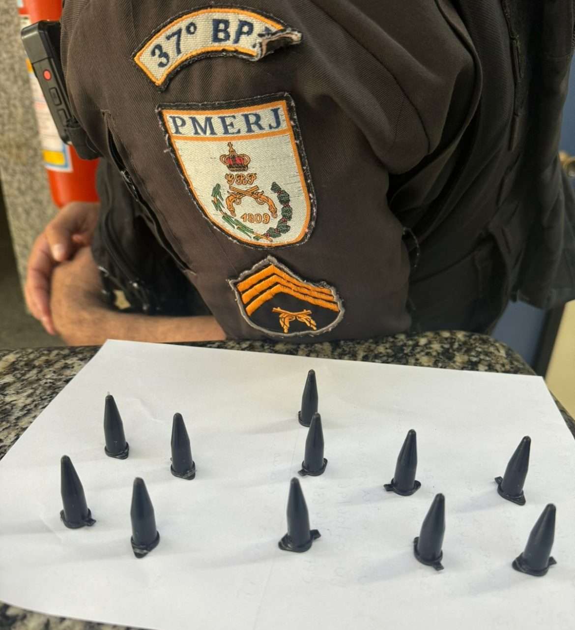 16.cf.res.polÍcia.polícia apreende drogas, após deter três pessoas.divulgaÇÃopm