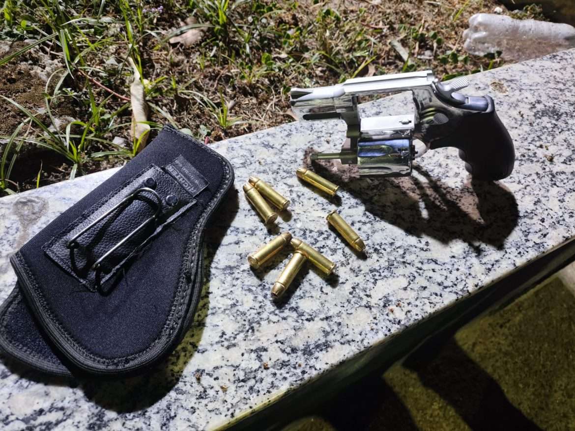 17.cf.res.polÍcia.homem é preso com arma.divulgaÇÃopm