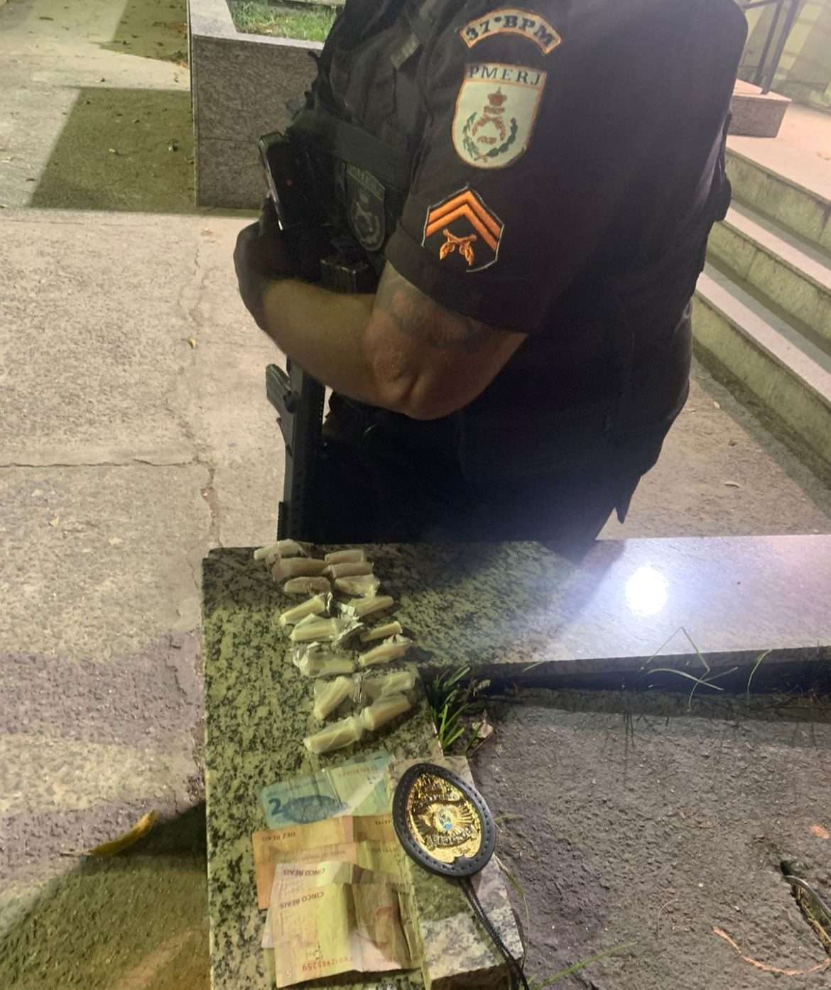 22.cf.res.polÍcia.homem é preso suspeito de tráfico.divulgaÇÃopm