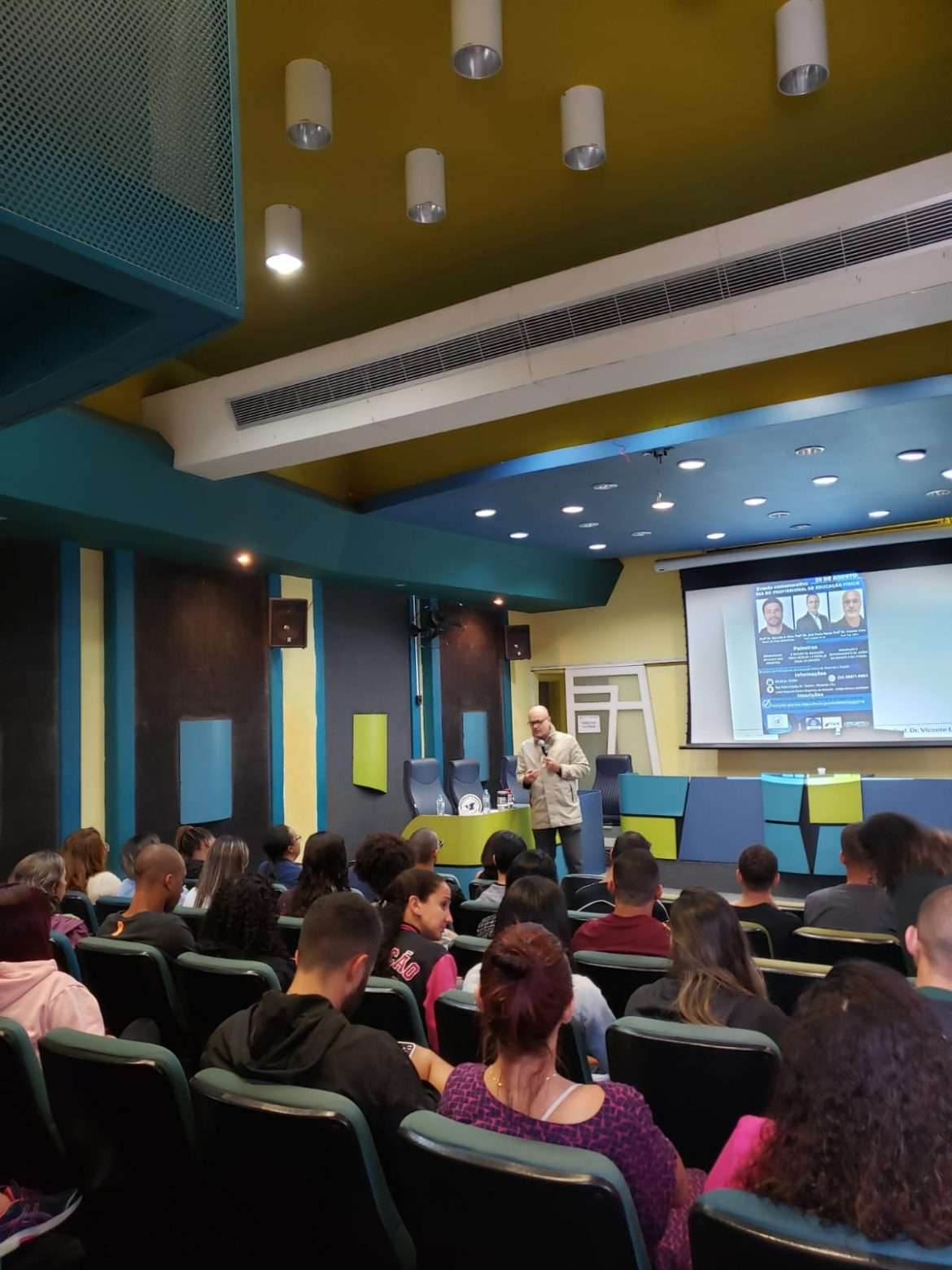 30.cf.res.cidades.palestras marcam o dia do profissional (2)