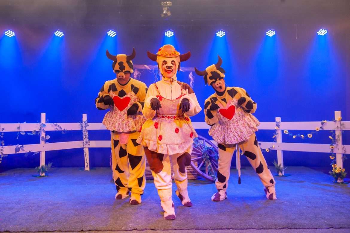 37 duas cidades da região recebem o espetáculo ‘vaquinha lelé’ neste fim de semana divulgaÇÃo