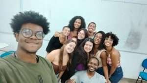 59 projeto é criado por psicóloga a partir de sua vivência com adolescentes em comunidade de barra mansa divulgaÇÃo alunos do projeto de extensão ugb