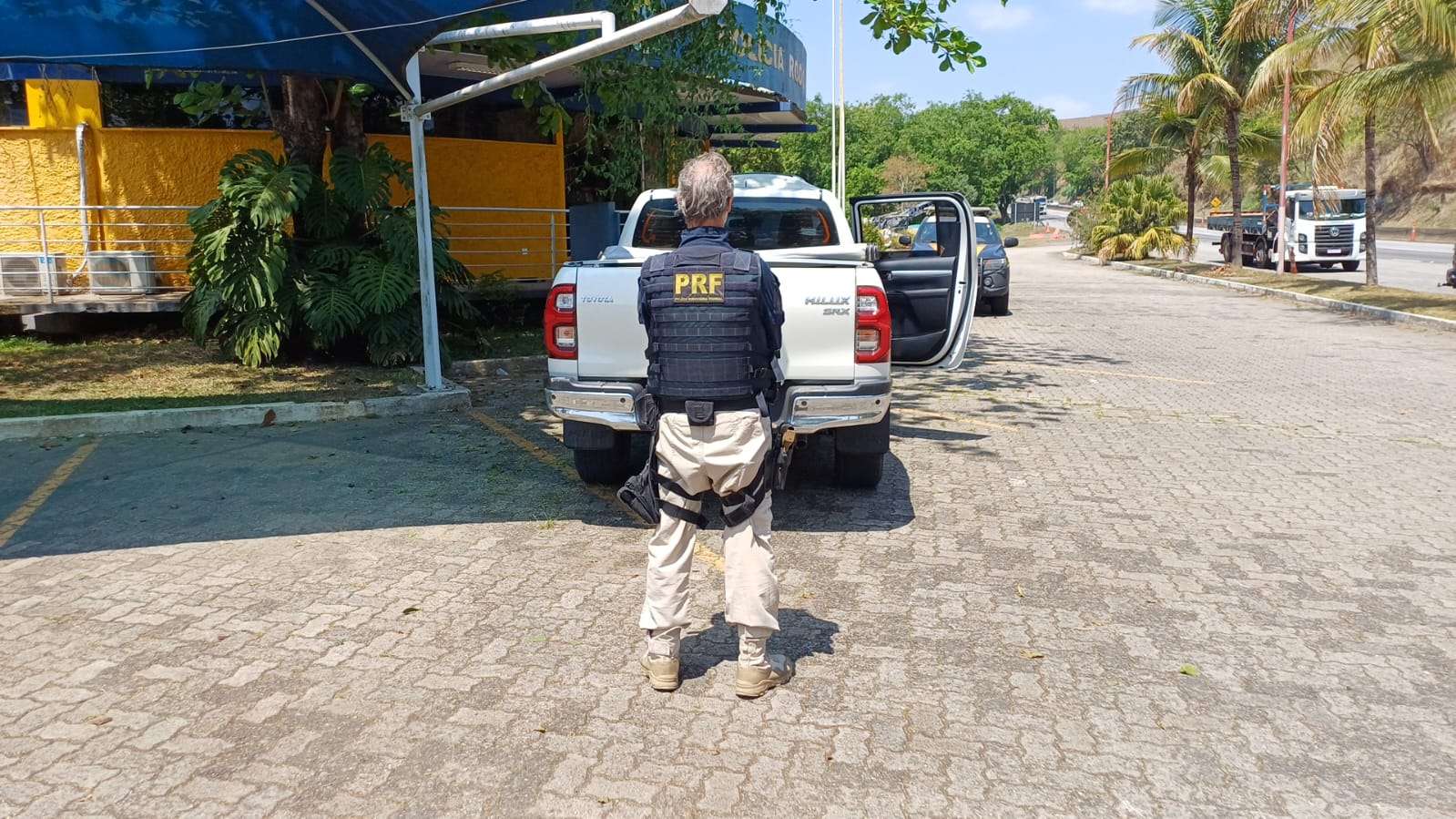 a 23 cf polÍcia prf prende estudante de medicina com caminhonete furtada em barra mansa