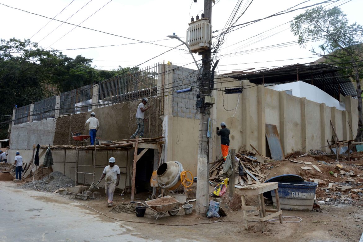 a escola municipal julio branco está recebendo reforma geral e a instalação de rampas de acessibilidade paulo dimas