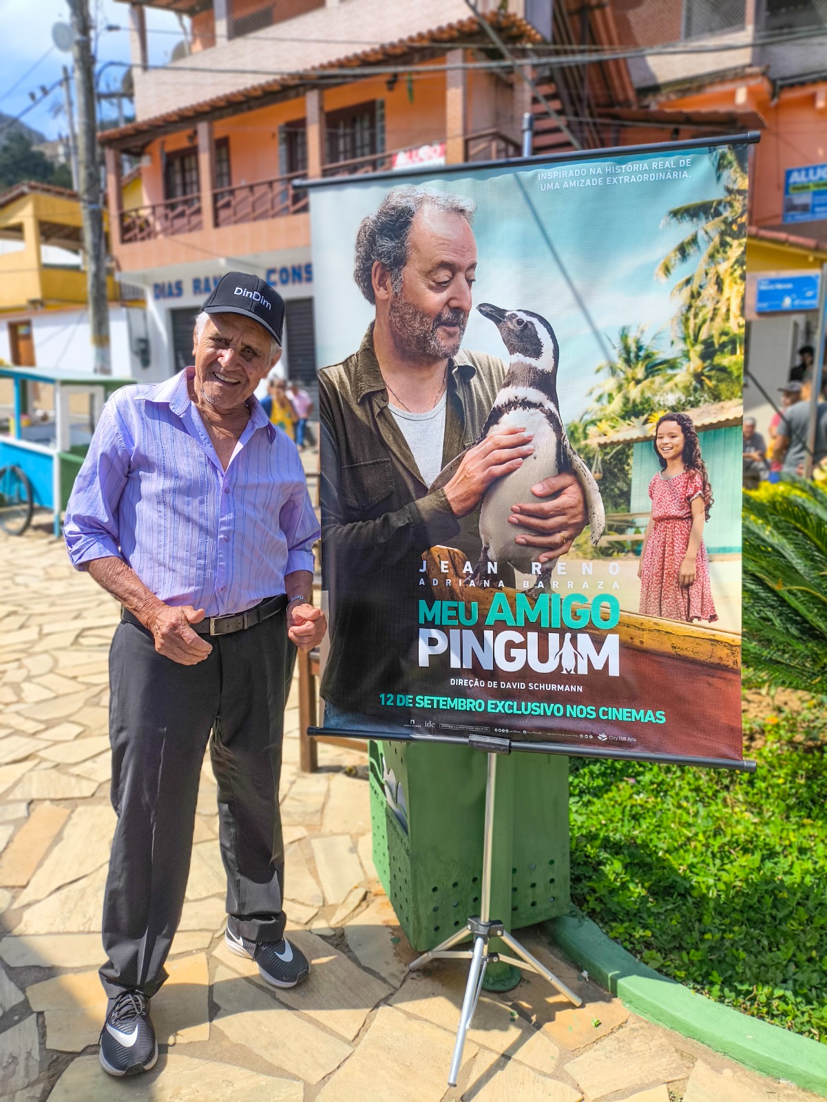 a.cf.18.geral.filme 'meu amigo pinguim' é exibido para moradores do provetá divulgação pmar