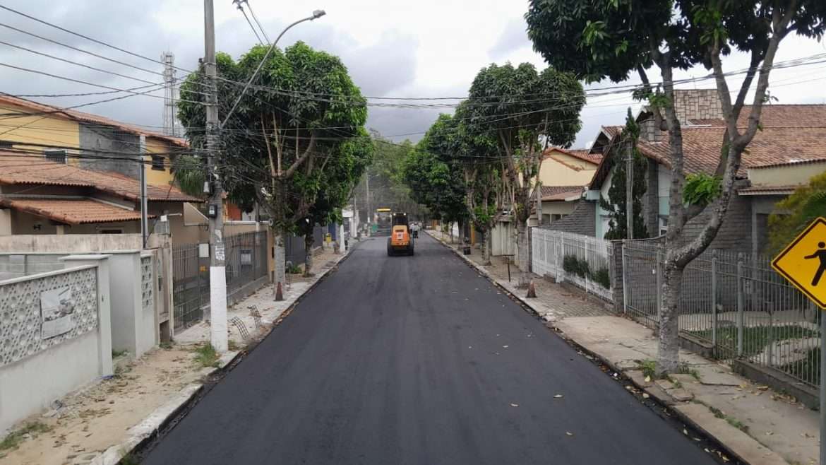 bairro niterói, em volta redonda, está recebendo novo asfalto divulgação secom