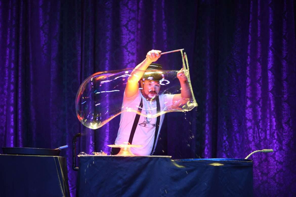 dia das crianças com show mega bolhas no sider shopping divulgaÇÃo