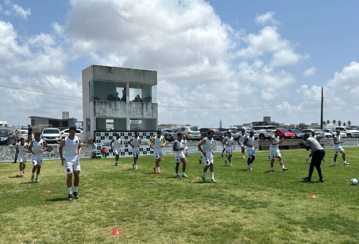 jogadores do voltaço participam do último treino antes da partida diante do botafogo pb divulgação