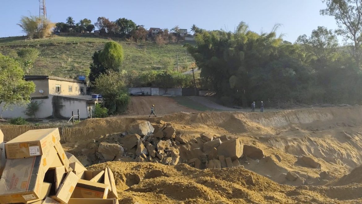 nova detonação de rochas é realizada em obras de drenagem pluvial no açude, em volta redonda divulgação secom