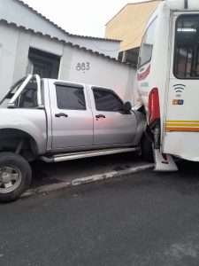 Ônibus que faz a linha do bairro são sebastião, em barra mansa, perde freio e assusta moradores divulgação1