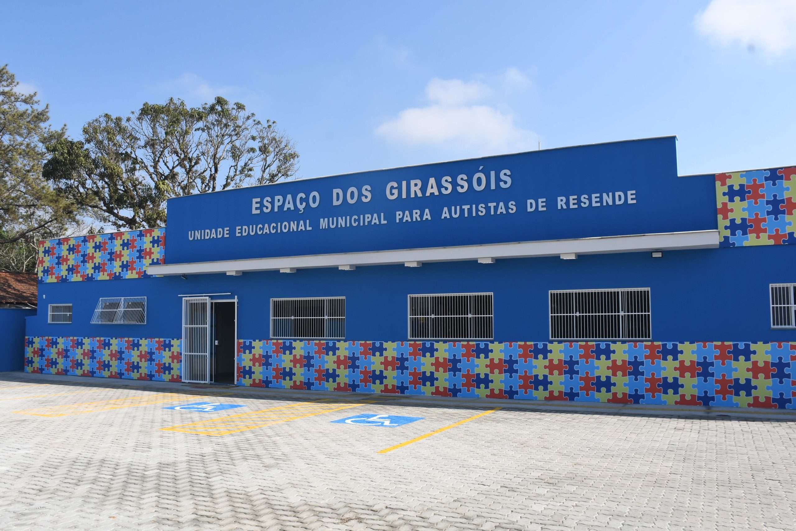 pÁgina 10.resende comemora.8.espaÇogirassÓis.carinarochapmr (2)