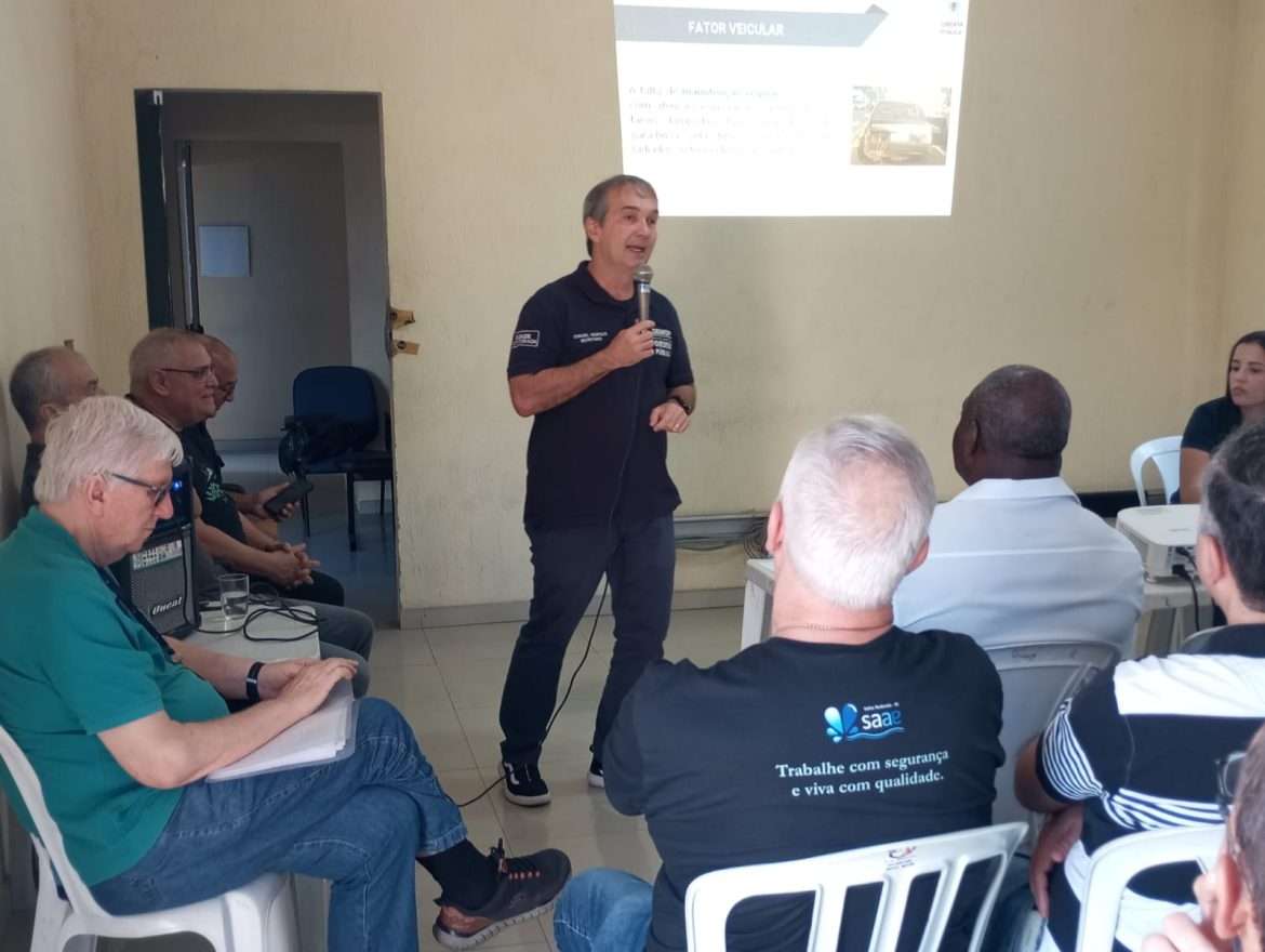 trânsito seguro é tema de palestra da ordem pública para funcionários do saae de volta redonda divulgação semop