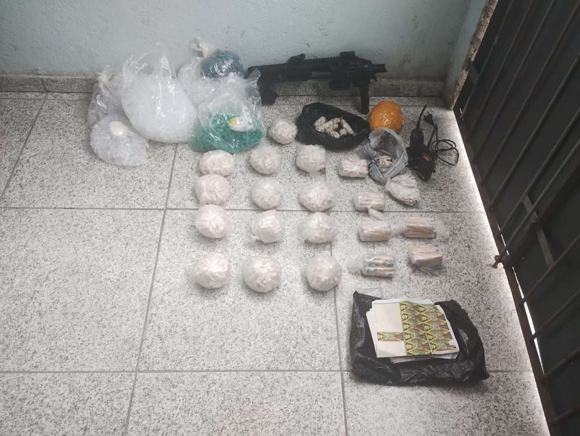 24.cf.res.polÍcia.jovem é preso com mais de mil.divulgaÇÃopm