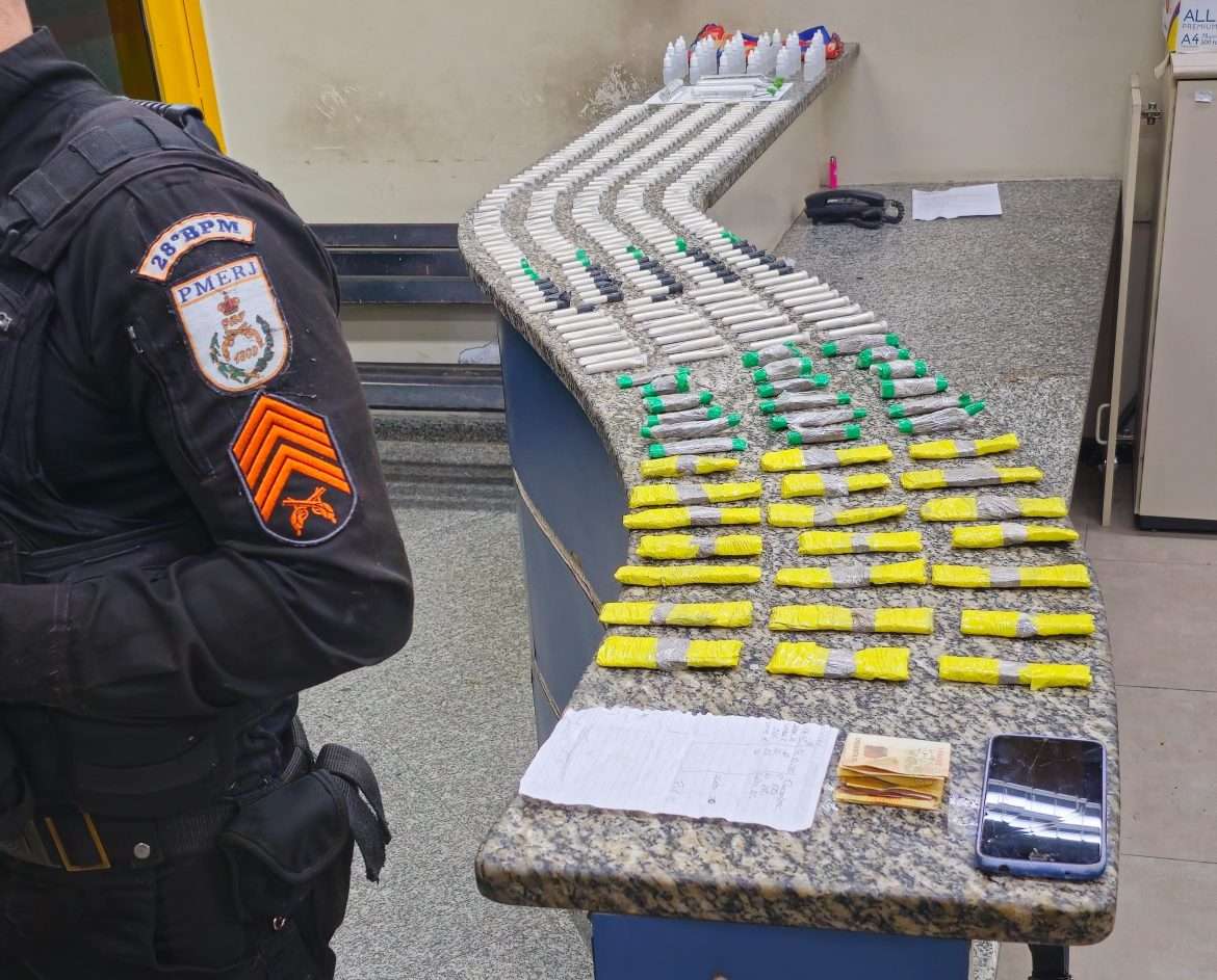 25.cf.res.polÍcia.pm prende homens com drogas no apostolo (2)