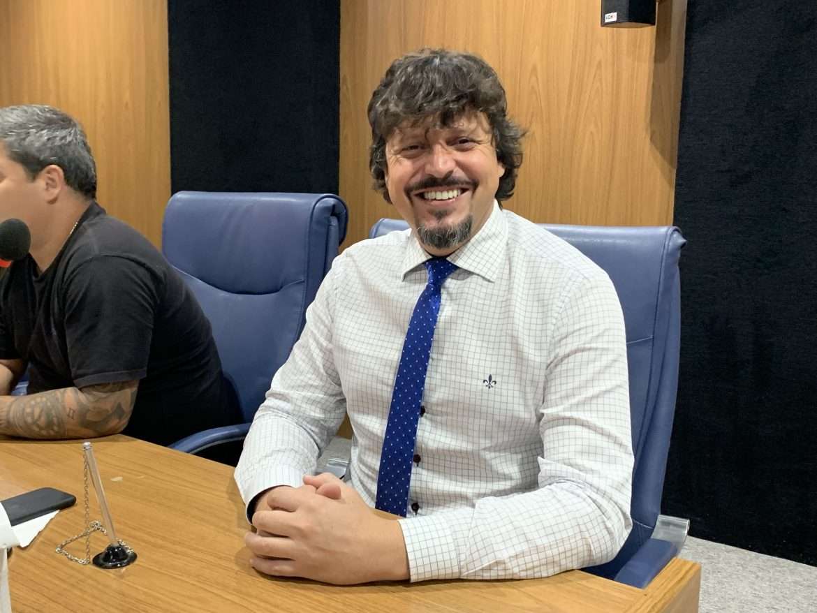 28.cf.res.polÍtica.vereador pede construção de viaduto.divulgaÇÃocmr