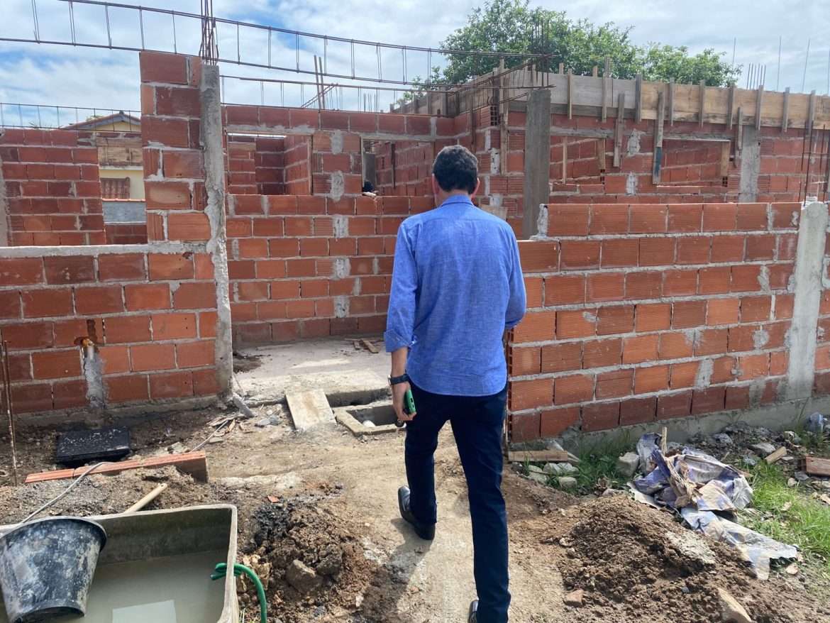 33.cf.res.cidades.prefeito visita obras do abrigo.geninhopmi