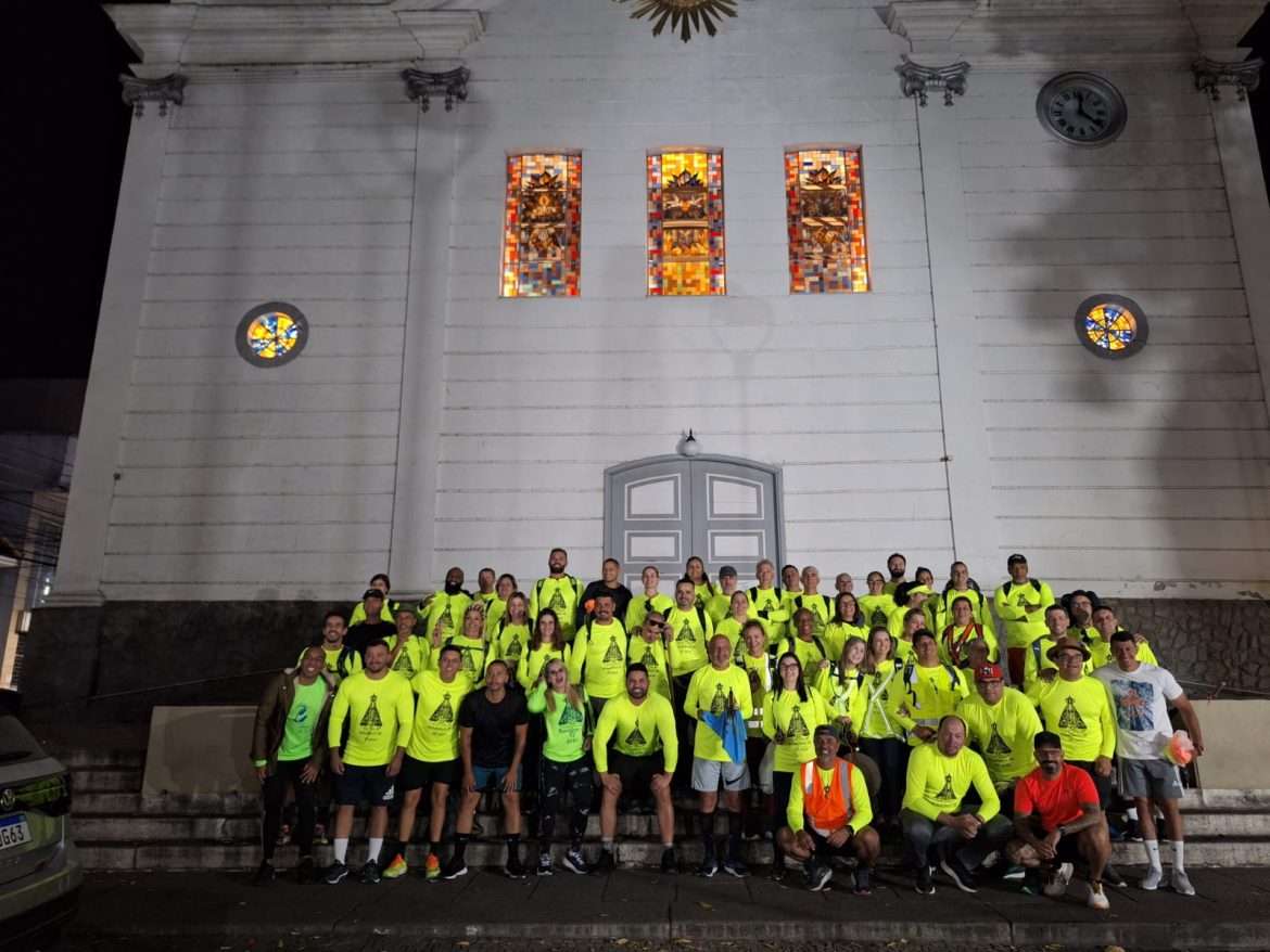 a.cf.69.ciddades.romeiros da região fazem peregrinação até o santuário de aparecida divulgação