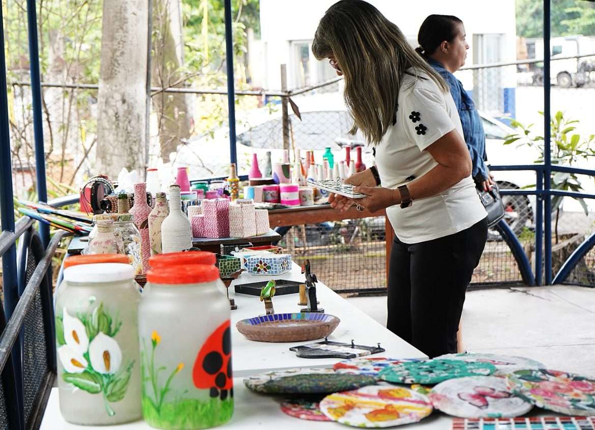 aberta em volta redonda a feirinha de artes do centro dia para pessoa com deficiência geraldo gonlaves secom