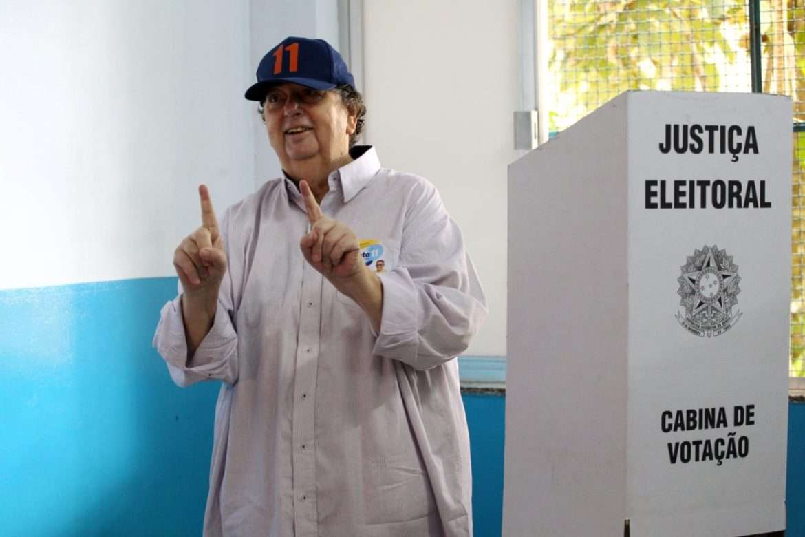 neto votando cris oliveira