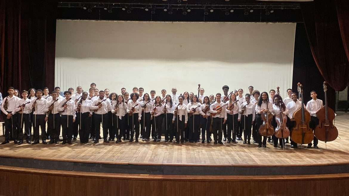 orquestra de cordas de volta redonda se apresenta no programa sala de concertos da rádio mec arquivo