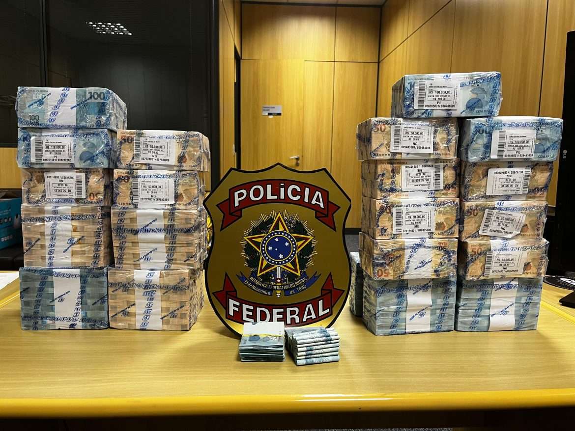 pf prende homem com quase r$ 2 milhões na baixada fluminense divulgação pf