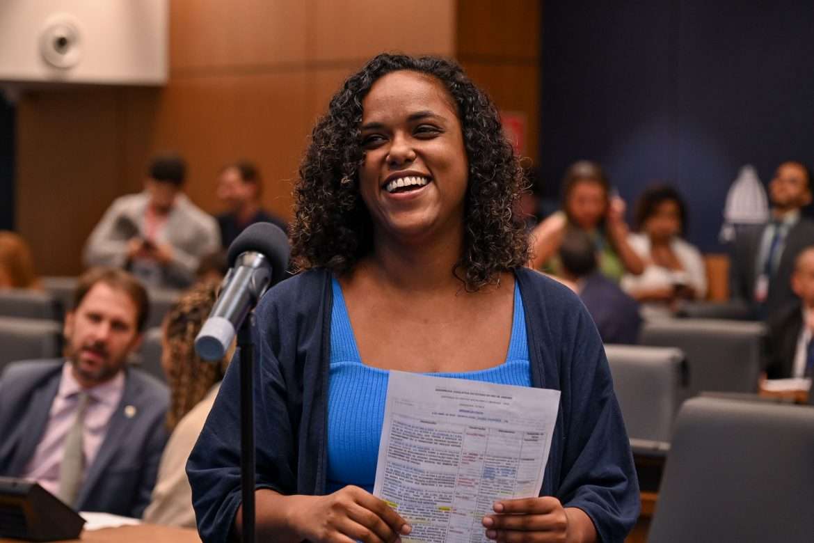 polÍtica 24 alerj aprova projeto que garante igualdade na retirada de meia entrada e ingressos gratuitos para eventos