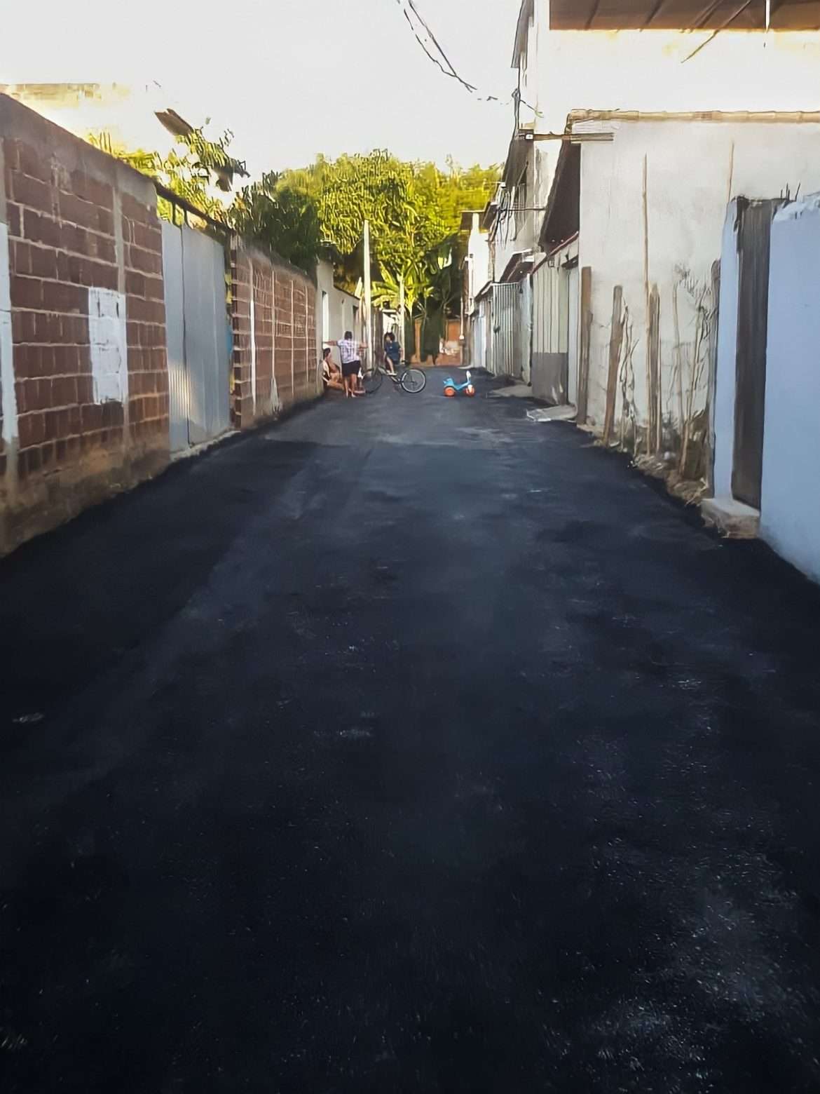 serviços de pavimentação e revitalização de praças são realizados em volta redonda divulgação secom