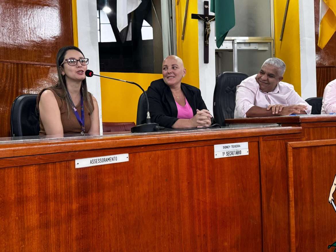 vereadora eleita em volta redonda participa de evento sobre outubro rosa na câmara de vereadores divulgação