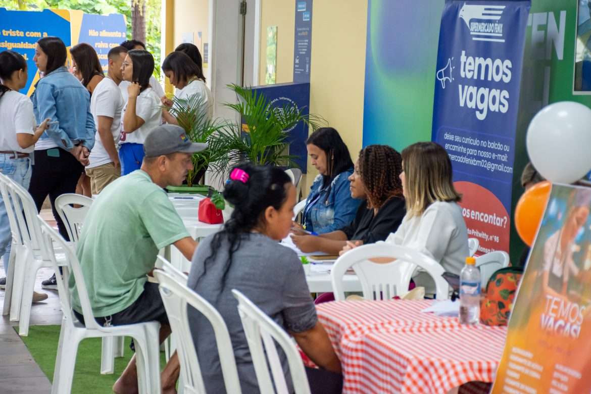 13 11 2024 feira de empregos sicomércio 6 foto iam martins