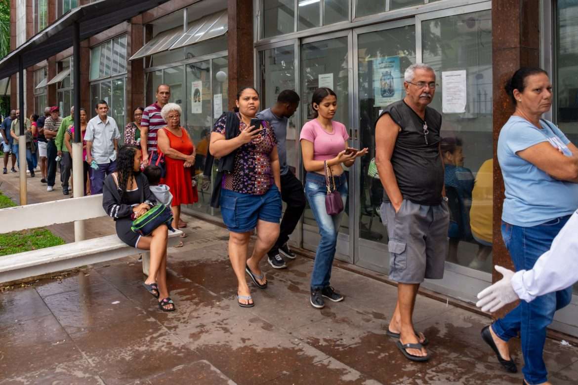 13 11 2024 filas no cremeb 2 foto iam martins