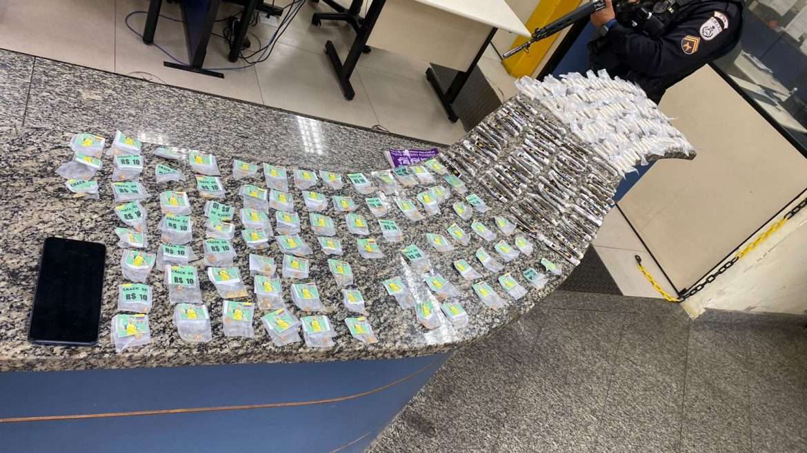 14.cf.res.polÍcia.mulher é detida suspeita de tráfico.divulgaÇÃopm