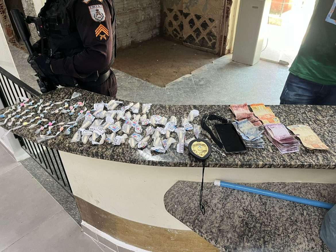 23.cf.res.polÍcia.dupla é presa com carga de cocaína.divulgaÇÃopm