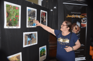 31 cf geral exposição ‘janelas da alma’ é aberta na biblioteca municipal de volta redonda foto divulgação